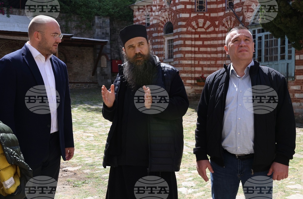Българската държавна делегация пристигна в Света гора