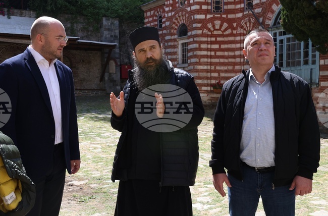 Българската държавна делегация пристигна в Света гора