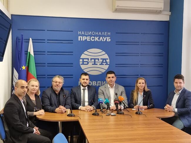 Пресконференция с участието на председателя на “Да, България” Ивайло Мирчев и общински съветници от ПП-ДБ в Общински съвет Пловдив