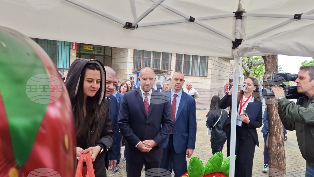 Кричим - Румен Радев - Фестивал на ягодата