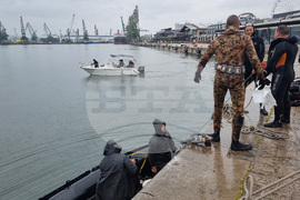Варна - водолази - Морска гара - почистване