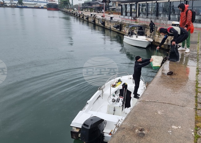 Варна - водолази - Морска гара - почистване