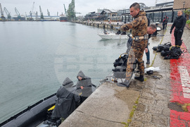 Варна - водолази - Морска гара - почистване