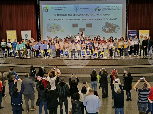 Деца от близо 20 детски градини и училища от Русе и региона се включиха в състезание по роботика 