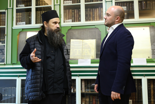 Зографският манастир е част от българската национална идентичност, каза министър Георги Георгиев в Света гора 