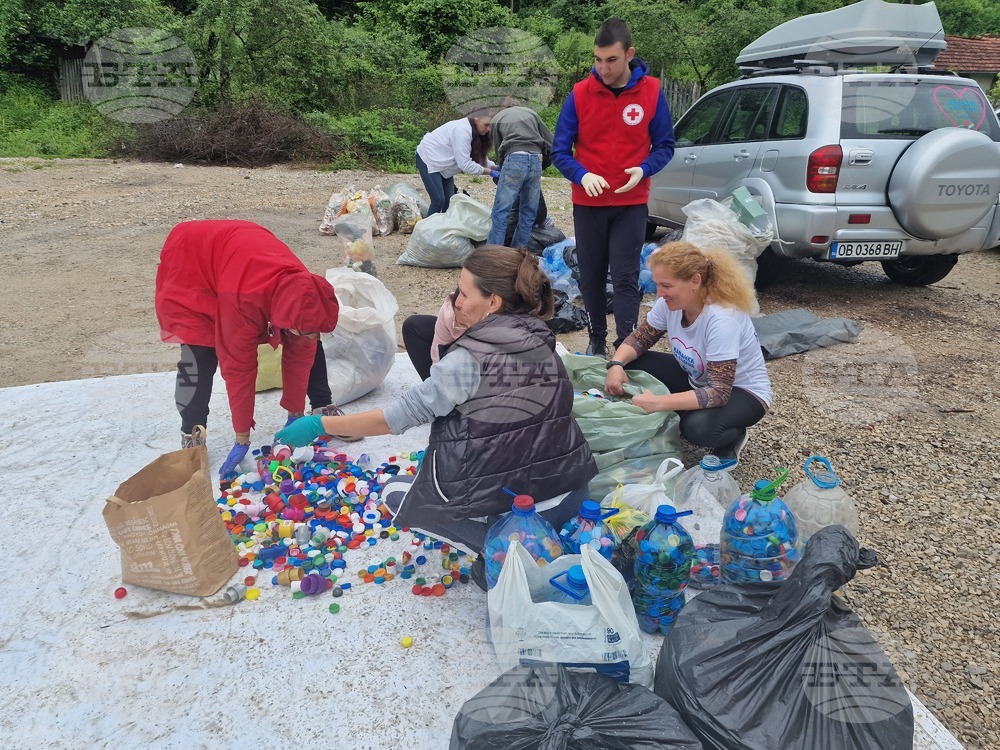 Два буса с капачки и кенчета бяха събрани от кампанията „Капачки за бъдеще“ в Троян