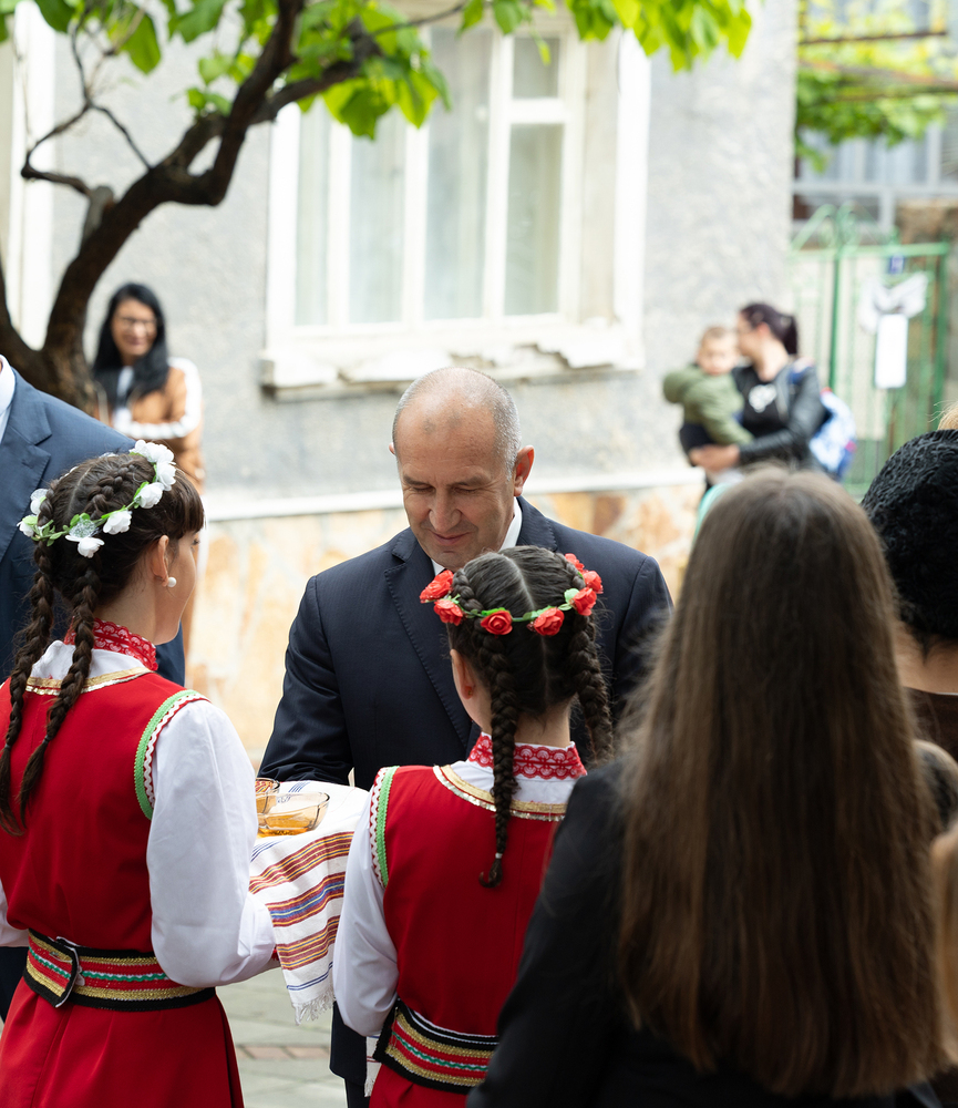 Румен Радев: Там, където земята е щедра, а традициите, трудолюбието и упоритостта се срещат с далновидност, енергичност и воля в местната власт, резултатът е налице
