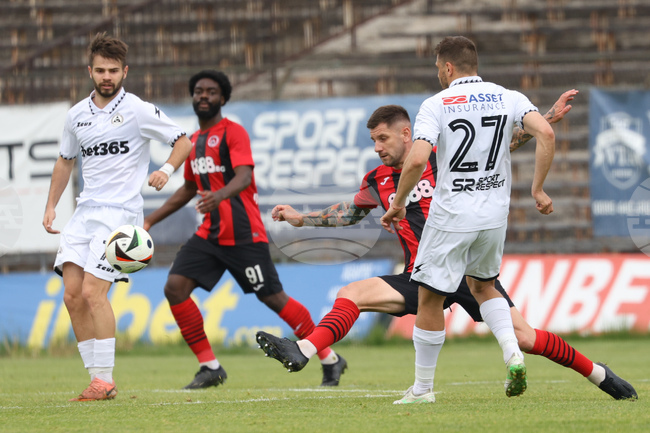 Славия и Локомотив (София) не си вкараха голове в градско дерби в 34-ия кръг на Първа лига