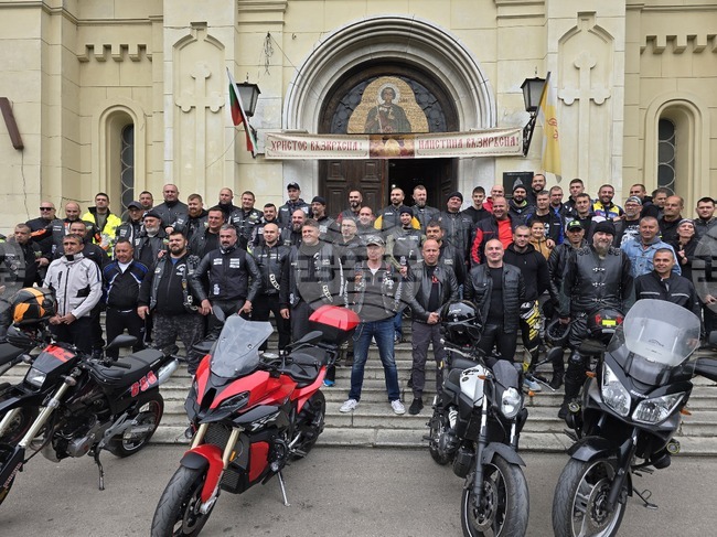 Около 300 представители на мотоклубове от Северозападна България откриха мотосезон 2025 г. във Видин