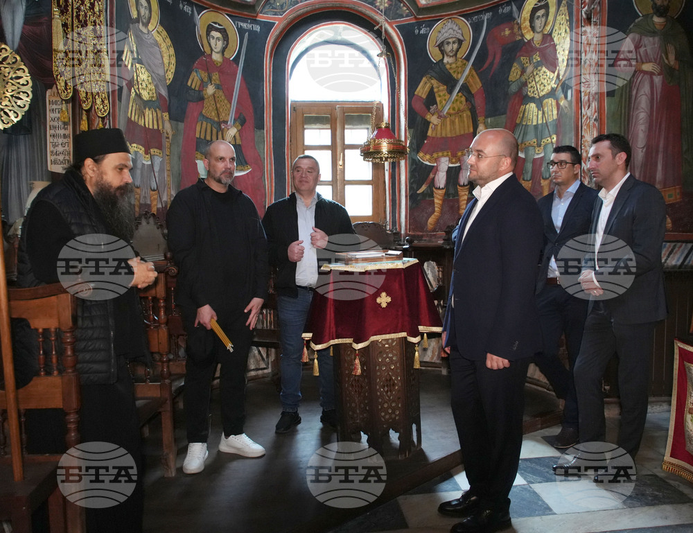 МС: Българската делегация пристигна в Света гора за интронизацията на новия игумен на Зографския манастир