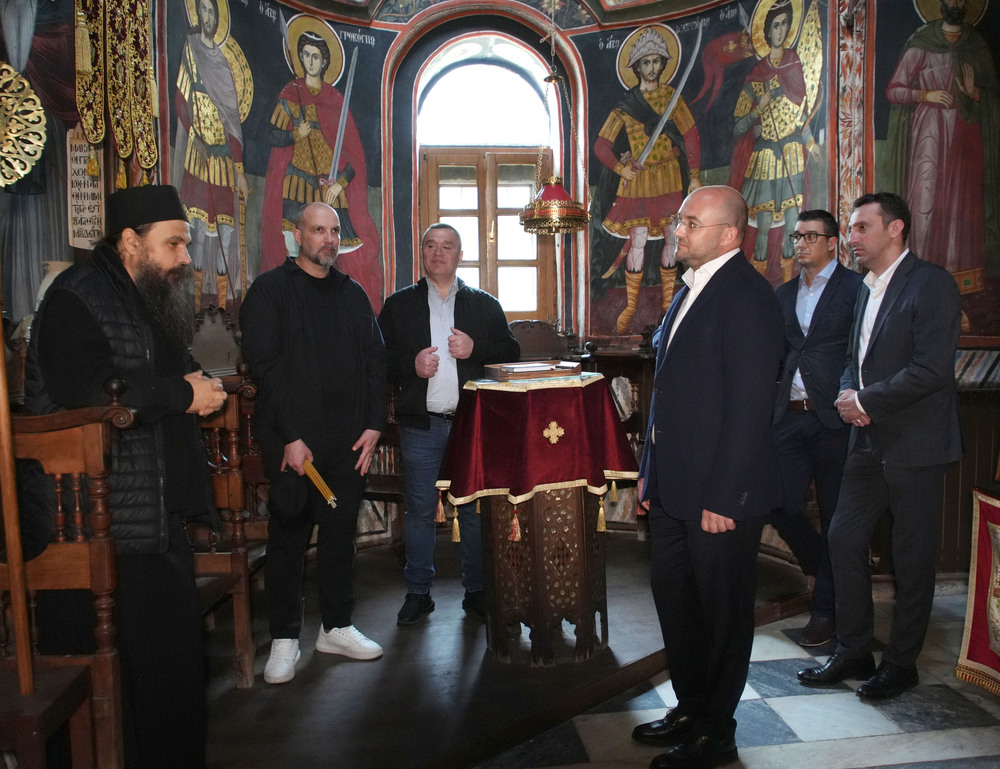 МС: Българската делегация пристигна в Света гора за интронизацията на новия игумен на Зографския манастир