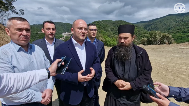 Зографският манастир е част от българската национална идентичност, каза министър Георги Георгиев в Света гора