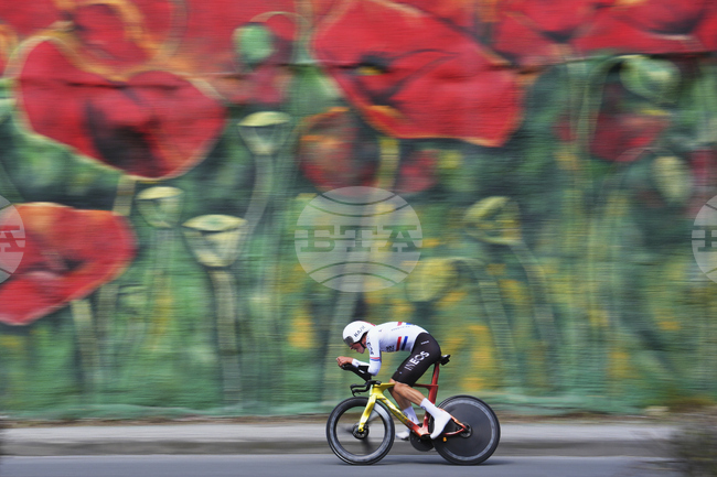 Британецът Джошуа Тарлинг спечели бягането по часовник на Обиколката на Италия, словенецът Примож Роглич облече розовата фланелка на лидер