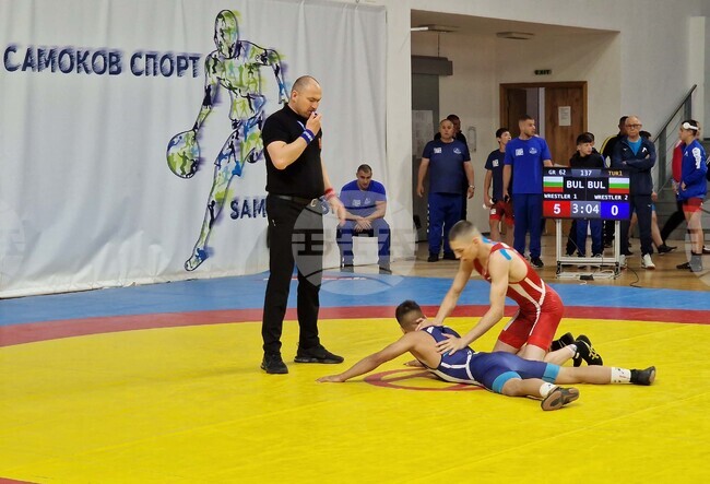 Самоков е домакин на Държавно лично-отборно първенство по борба за момчета до 15 години