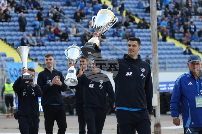 Футбол - волейболисти на "Левски" - трофей от efbet Super volley - почетна обиколка