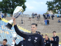 Футбол - волейболисти на "Левски" - трофей от efbet Super volley - почетна обиколка