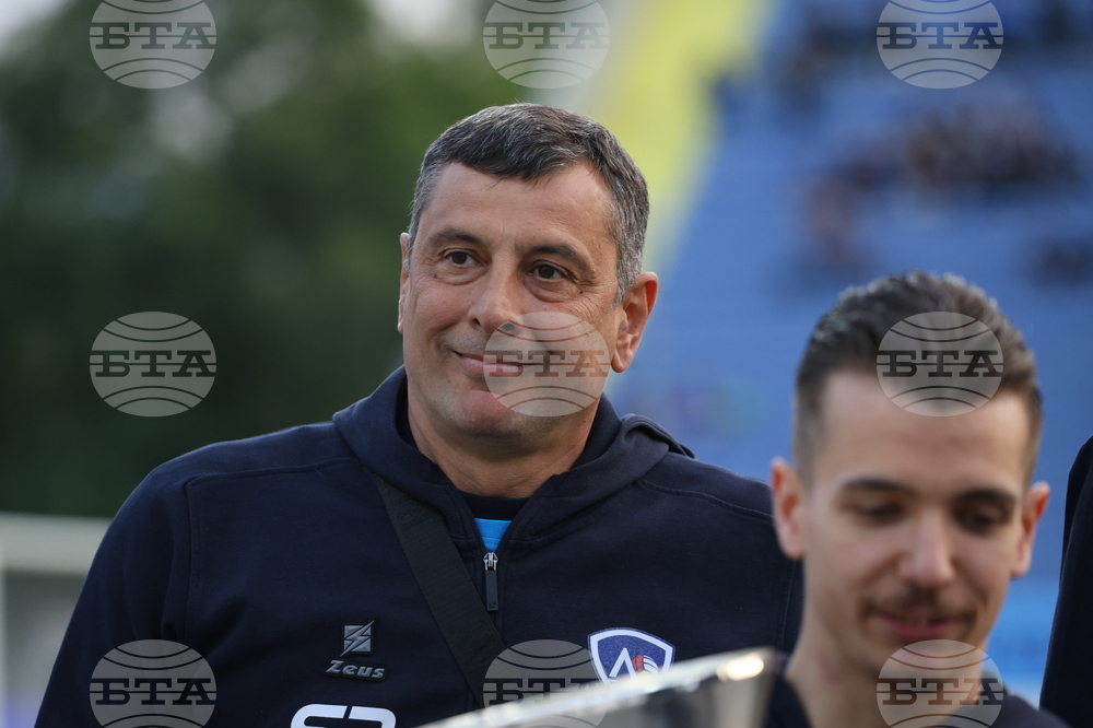 Футбол - волейболисти на "Левски" - трофей от efbet Super volley - почетна обиколка
