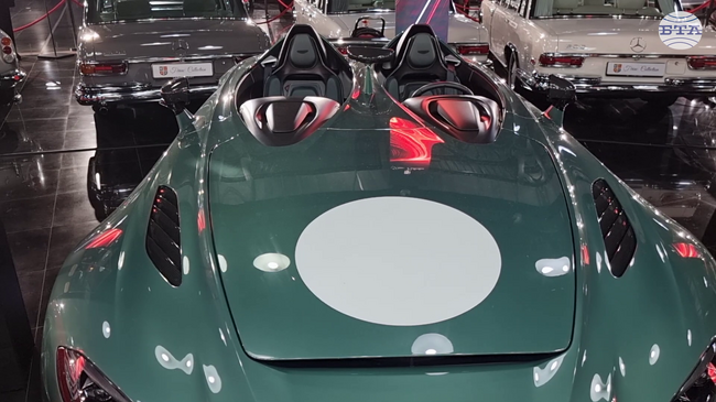  Коли на Елтън Джон и Джеймс Бонд могат да бъдат видени в автомобилна колекция край Букурещ