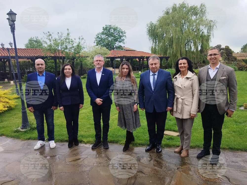 Кметът връчи плакети на делегациите от побратимените градове, пристигнали за Деня на Шумен
