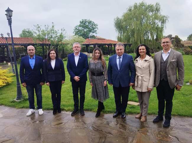 Кметът връчи плакети на делегациите от побратимените градове, пристигнали за Деня на Шумен