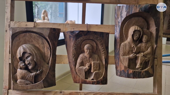 Гергьовска изложба и демонстрации на дърворезба на живо бяха представени днес в троянското село Орешак