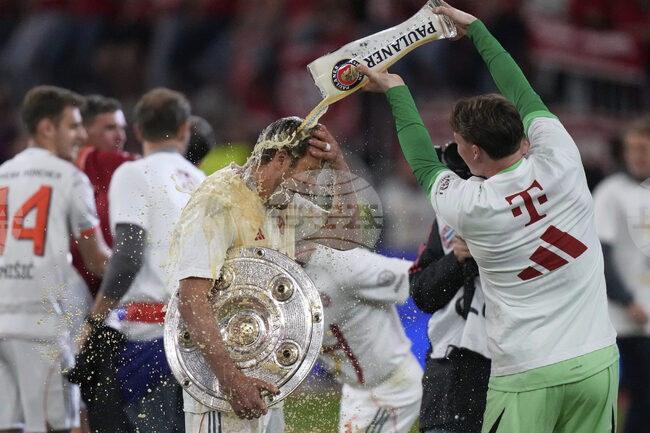 Дитмар Хаман и Оливер Кан се възмутиха от решението на футболистите на Байерн да отидат да празнуват титлата на Ибиса