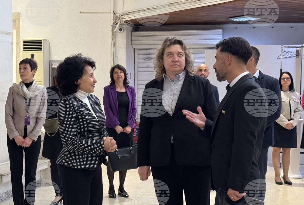 Казанлък - Художествена галерия - 100 години "Ахинора"