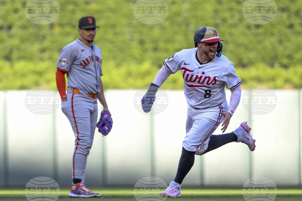Giants Twins Baseball