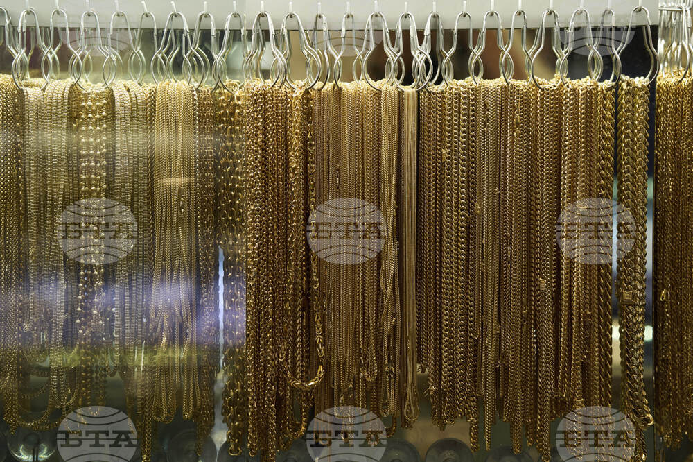 Цената на златото надхвърли 5000 долара за тройунция за първи път в историята 