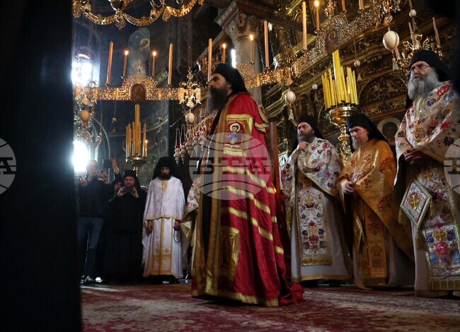 Архимандрит Гавриил беше интронизиран като игумен на Зографския манастир в Света гора