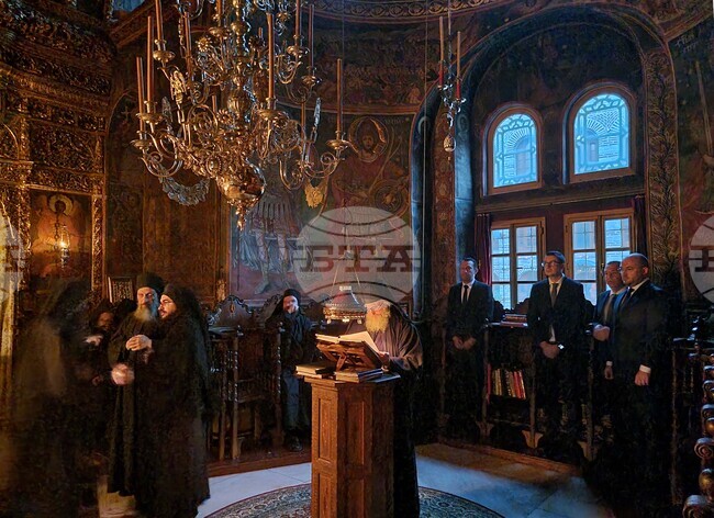 Започна тържественото богослужение в Зографския манастир в Атон за интронизацията на новоизбрания игумен Гавриил