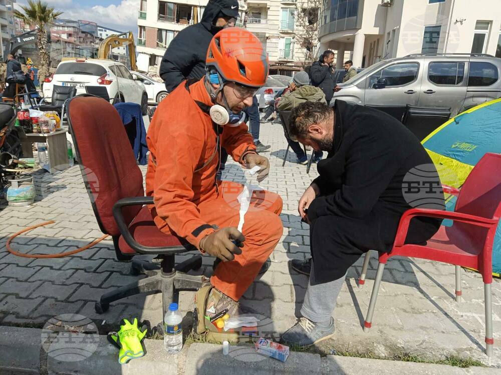 Видяното в Турция те кара да осъзнаеш колко незначително е всичко материално, сподели млад лекар от Исперих, доброволец в Хатай