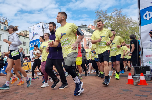 Стоян Владков и Мая Русева спечелиха надпреварата на 21 километра на маратона във Варна