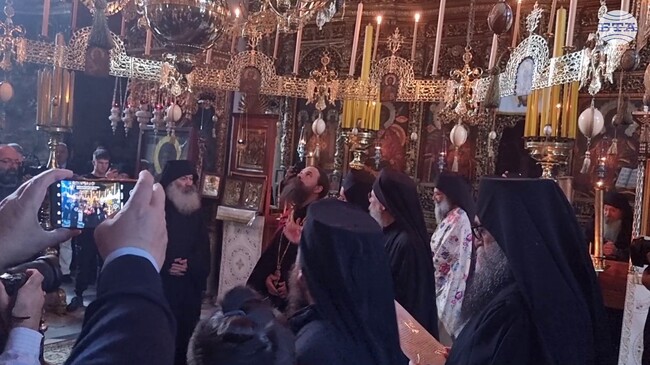 Архимандрит Гавриил беше интронизиран като игумен на Зографския манастир в Света гора