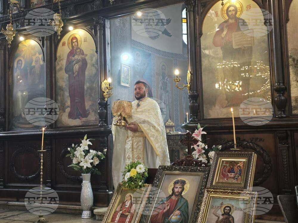 Нека помним делата на светите братя Кирил и Методий, които са дали писменост на нас и на други народи, каза отец Емануил в Добрич