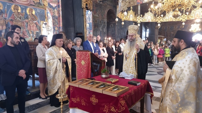 Нашият народ е оцелял повече от 1300 г. благодарение на азбуката и писмеността, каза игуменът на Рилския манастир епископ Евлогий