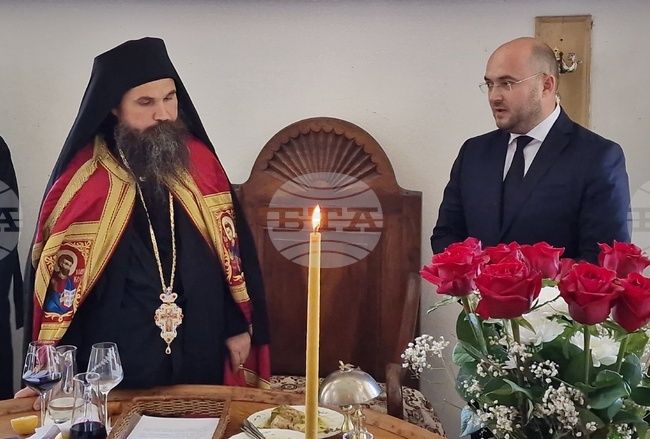 Българската държава има готовност да продължи да подкрепя Зографския манастир в Света гора, каза Георги Георгиев 