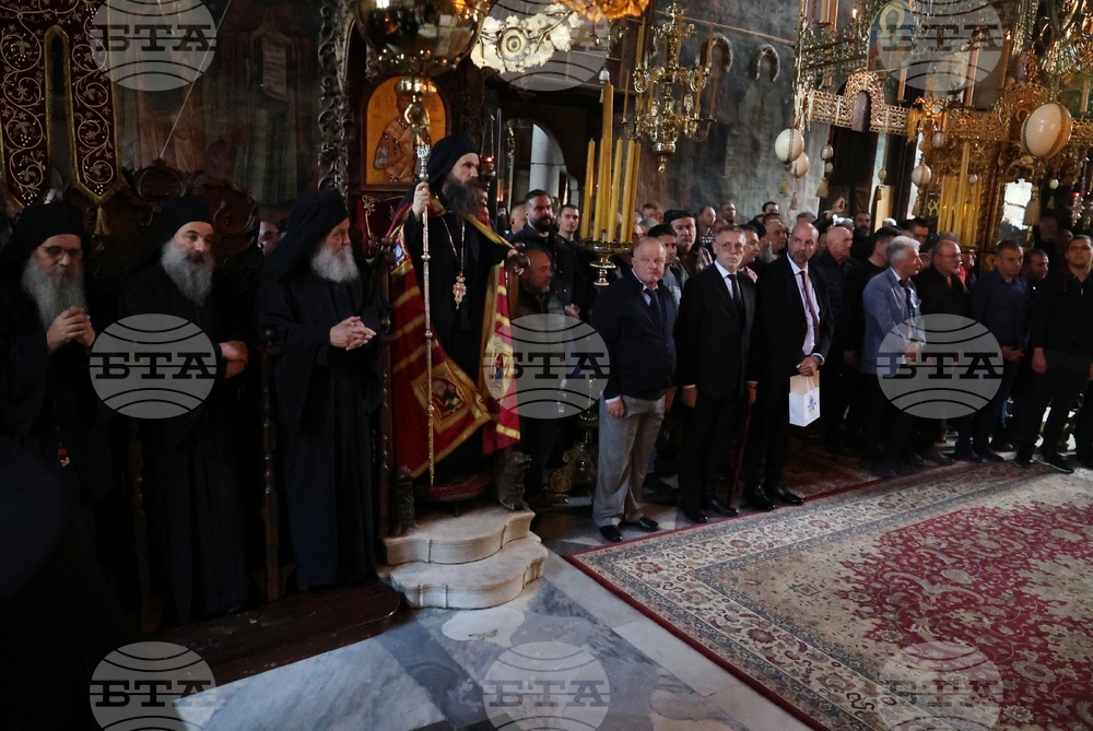 Гърция - Архимандрит Гавриил беше интронизиран като игумен на Зографския манастир в Света гора