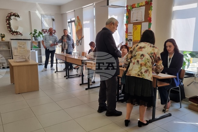 Избирателната активност на парламентарните избори в Албания към 17 ч. е била с почти 5 пункта по-ниска в сравнение с 2021 г.