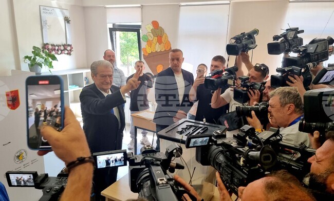 Лидерът на основната опозиционна партия в Албания: Това са последните часове на управлението на Еди Рама