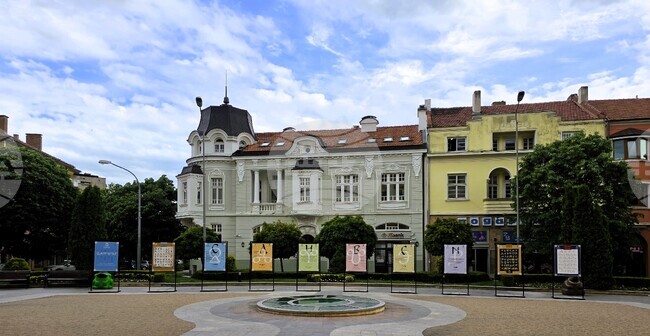 Изложба с надписи на глаголица почита делото на Кирил и Методий в Сливен