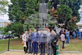 Пирдоп - "Влайкови дни" - паметник на Тодор Влайков