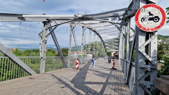 Кричим - река Въча - подпорна стена - финансиране - изграждане