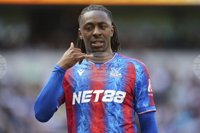 Тотнъм се включи в битката за подписа на Еберечи Езе