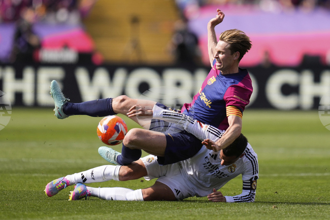 Френки де Йонг може да напусне Барселона през летния трансферен прозорец