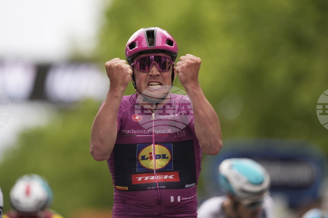 Лидерът в Обиколката на Италия Мадс Педерсен записа трета етапна победа в първите пет състезателни дни