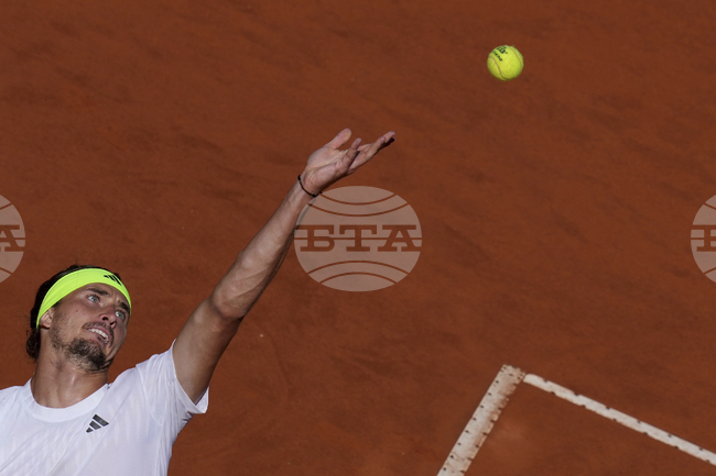 Александър Зверев продължава защитата на титлата си в Рим, Корентен Муте отстрани Холгер Руне