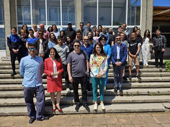  Сдружение "Младежки гвардейски отряди": Пътуващата музикално-творческа младежка академия „Луна и Слънце“ вдъхнови младежи в Община Руженци