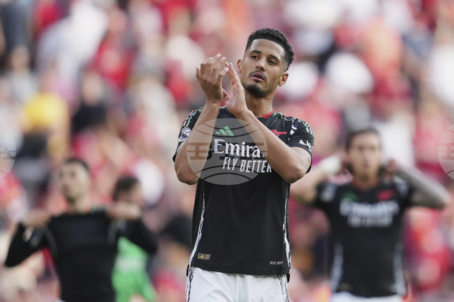 Защитникът Уилям Салиба подписа нов дългосрочен договор с Арсенал