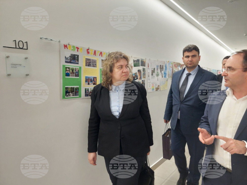 Parliament Chair Meets with Bulgarian Community in Budapest